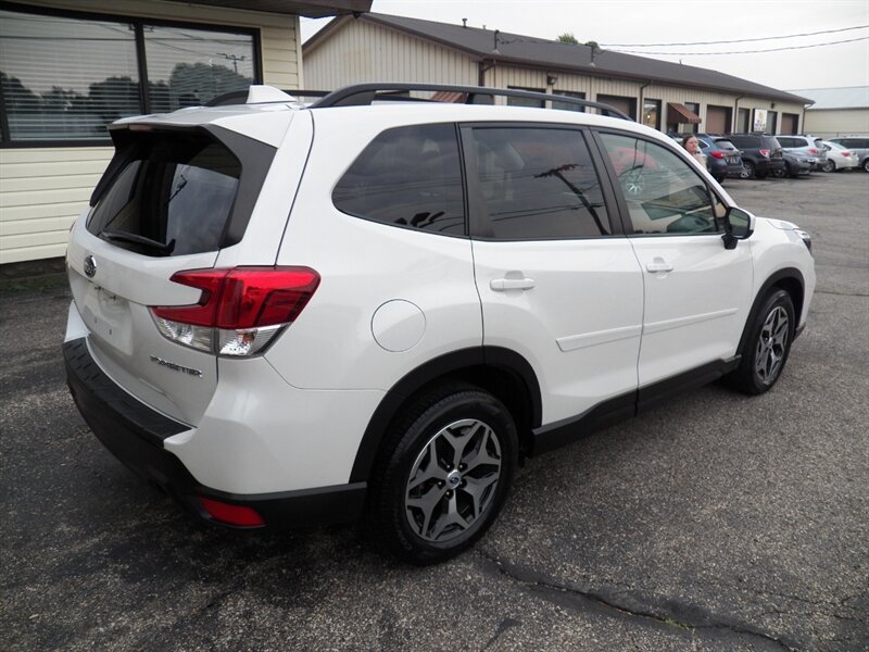 2019 Subaru Forester Premium AWD - Photo 2 - Mishawaka, IN 46545