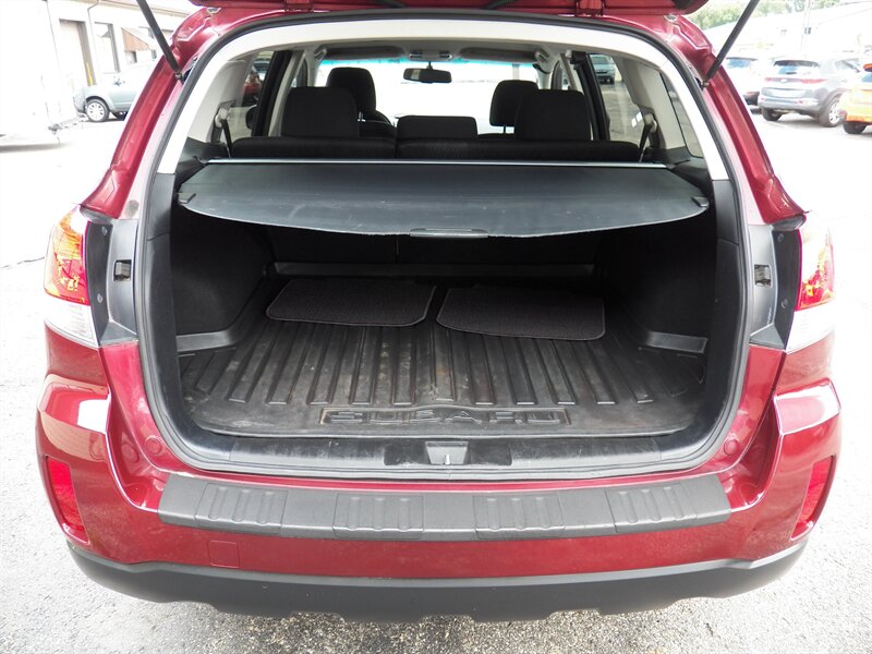 2012 Subaru Outback 2.5i Premium AWD - Photo 9 - Mishawaka, IN 46545