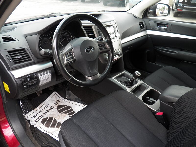 2012 Subaru Outback 2.5i Premium AWD - Photo 7 - Mishawaka, IN 46545