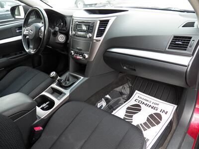 2012 Subaru Outback 2.5i Premium AWD - Photo 12 - Mishawaka, IN 46545