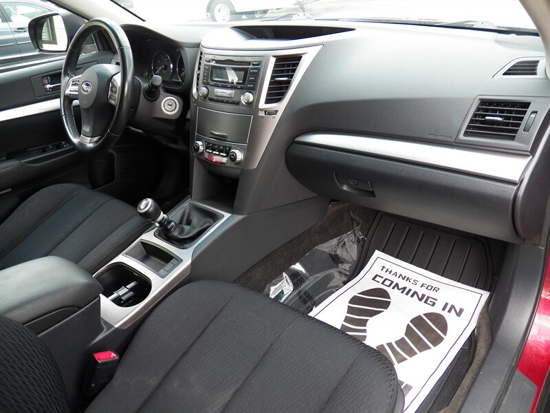 2012 Subaru Outback 2.5i Premium AWD - Photo 12 - Mishawaka, IN 46545