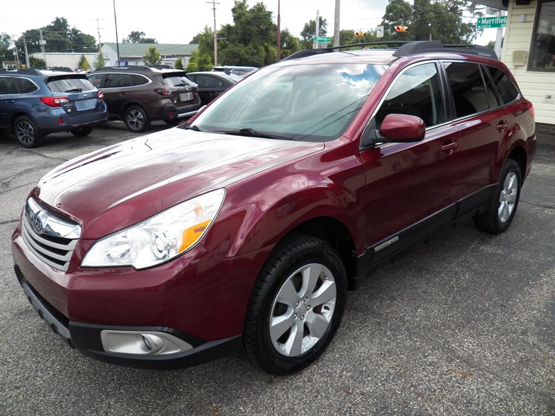 2012 Subaru Outback 2.5i Premium AWD - Photo 2 - Mishawaka, IN 46545