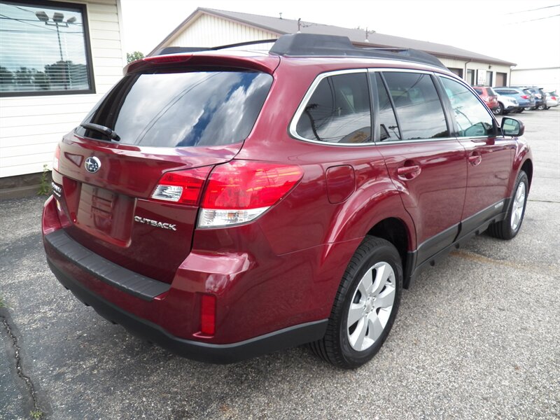 2012 Subaru Outback 2.5i Premium AWD - Photo 4 - Mishawaka, IN 46545