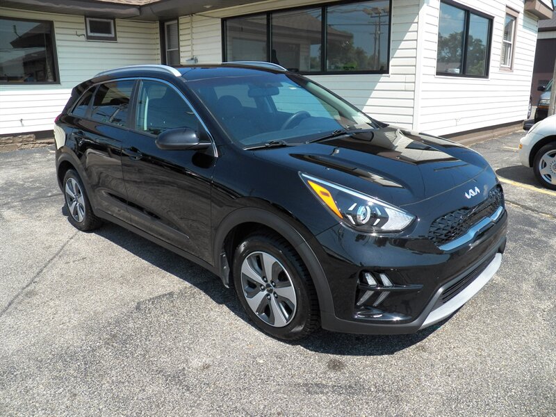 2022 Kia Niro LX  
