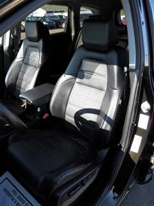 2018 Honda CR-V Touring  AWD - Photo 12 - Mishawaka, IN 46545