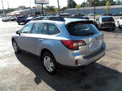 2015 Subaru Outback 2.5i  AWD - Photo 5 - Mishawaka, IN 46545