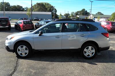 2015 Subaru Outback 2.5i  AWD - Photo 6 - Mishawaka, IN 46545