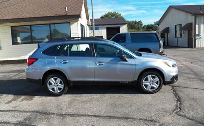 2015 Subaru Outback 2.5i  AWD - Photo 2 - Mishawaka, IN 46545