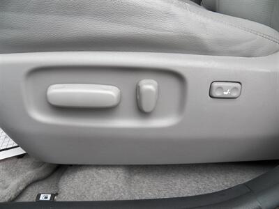 2012 Toyota RAV4 V6 Limited  AWD - Photo 13 - Mishawaka, IN 46545