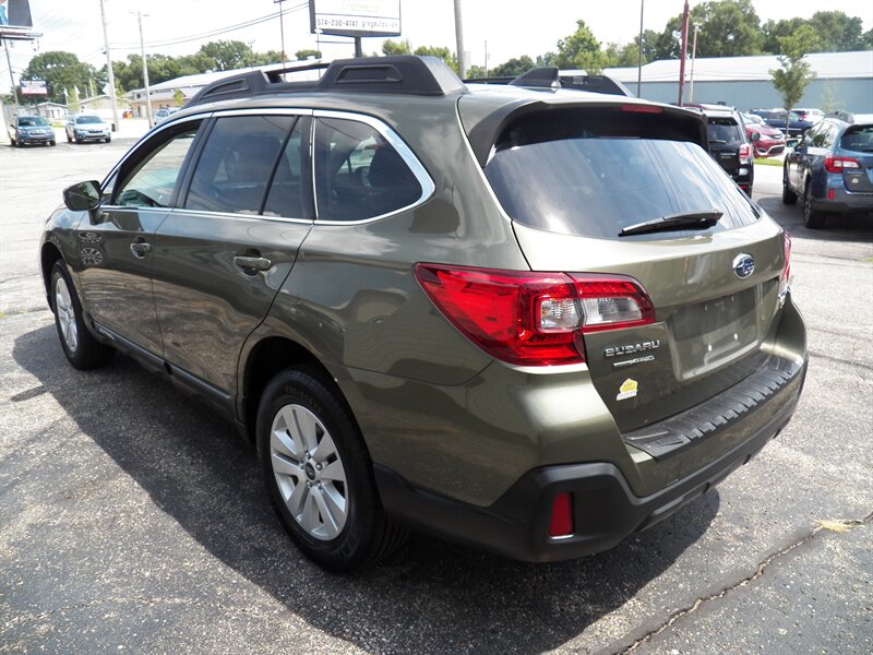 2018 Subaru Outback 2.5i Premium AWD - Photo 3 - Mishawaka, IN 46545