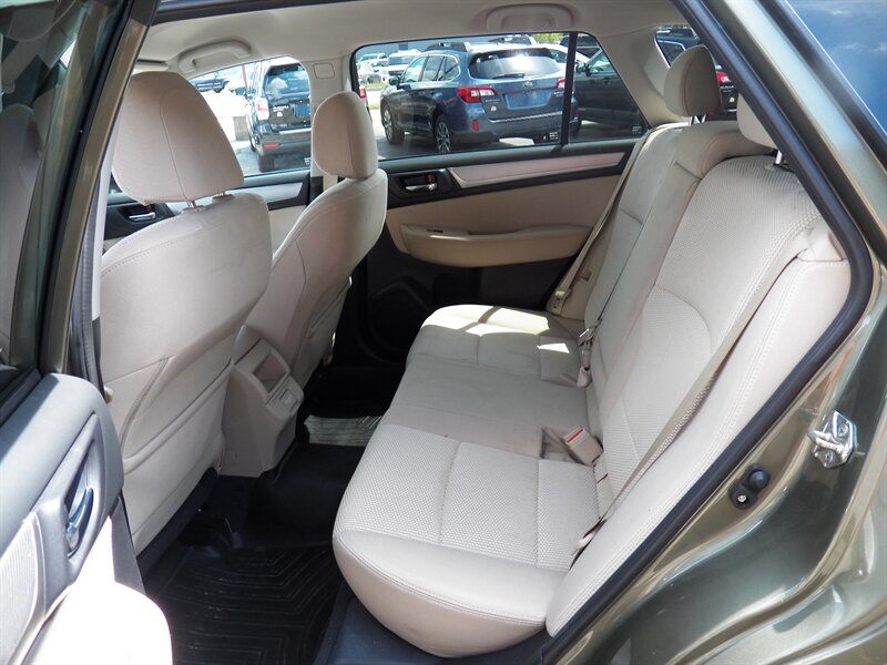 2018 Subaru Outback 2.5i Premium AWD - Photo 8 - Mishawaka, IN 46545