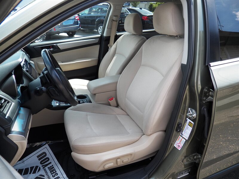 2018 Subaru Outback 2.5i Premium AWD - Photo 6 - Mishawaka, IN 46545