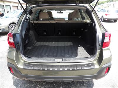 2018 Subaru Outback 2.5i Premium AWD - Photo 9 - Mishawaka, IN 46545
