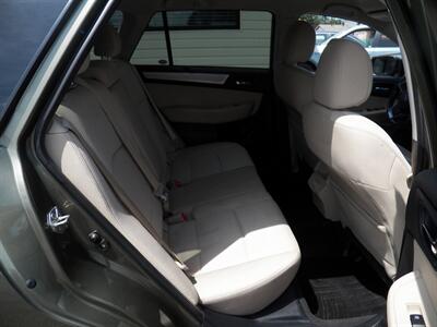2018 Subaru Outback 2.5i Premium AWD - Photo 10 - Mishawaka, IN 46545