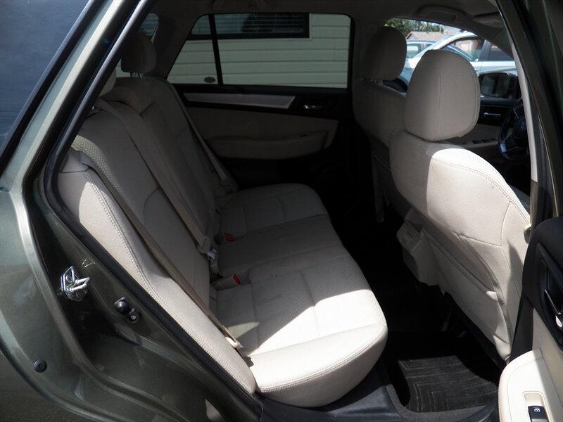 2018 Subaru Outback 2.5i Premium AWD - Photo 10 - Mishawaka, IN 46545