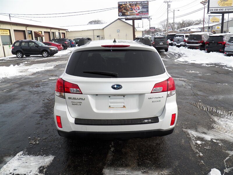2013 Subaru Outback Touring photo 3
