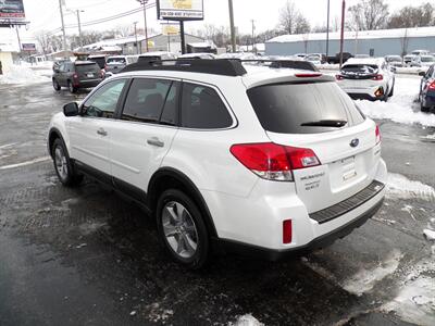 2013 Subaru Outback 2.5i Limited AWD - Photo 5 - Mishawaka, IN 46545