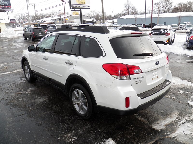 2013 Subaru Outback Touring photo 4