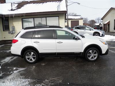 2013 Subaru Outback 2.5i Limited AWD - Photo 2 - Mishawaka, IN 46545