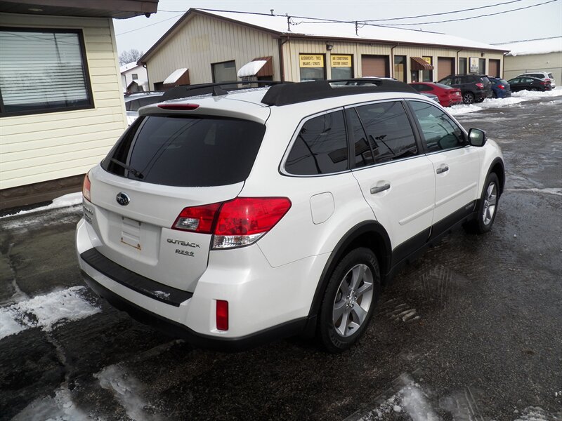 2013 Subaru Outback Touring photo 2