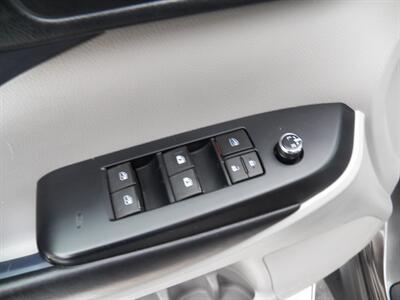 2019 Toyota Highlander XLE   - Photo 18 - Mishawaka, IN 46545