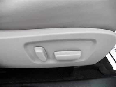 2019 Toyota Highlander XLE   - Photo 14 - Mishawaka, IN 46545