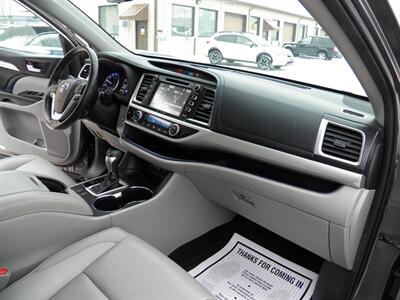2019 Toyota Highlander XLE   - Photo 15 - Mishawaka, IN 46545
