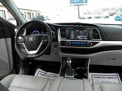 2019 Toyota Highlander XLE   - Photo 17 - Mishawaka, IN 46545