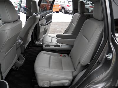 2019 Toyota Highlander XLE   - Photo 8 - Mishawaka, IN 46545