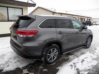 2019 Toyota Highlander XLE   - Photo 3 - Mishawaka, IN 46545