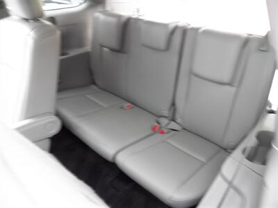 2019 Toyota Highlander XLE   - Photo 9 - Mishawaka, IN 46545