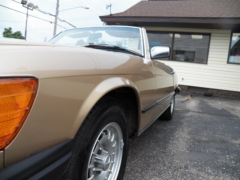 1983 Mercedes-Benz 380 SL Convertible - Photo 15 - Mishawaka, IN 46545
