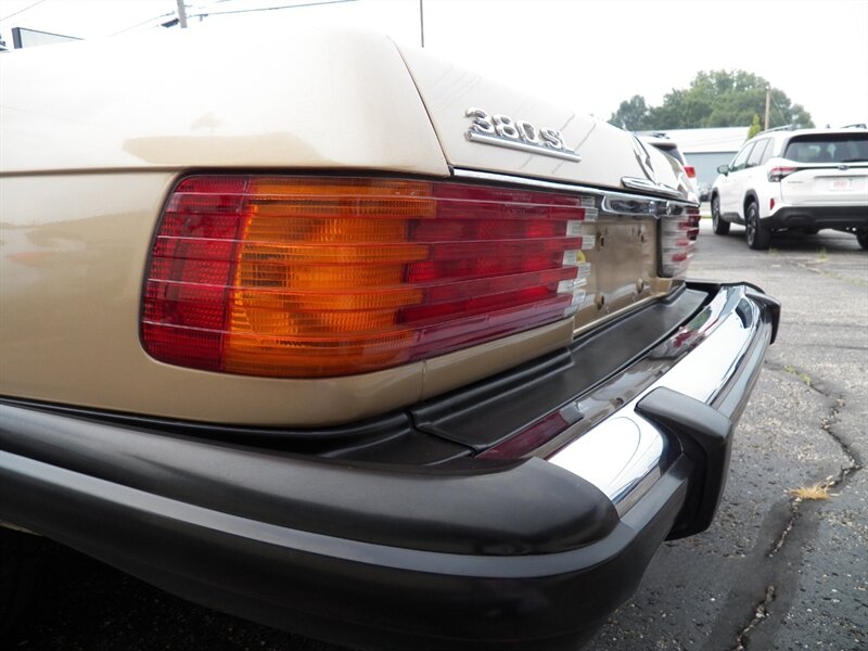 1983 Mercedes-Benz 380 SL Convertible - Photo 10 - Mishawaka, IN 46545