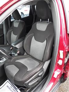 2015 Jeep Cherokee Sport  4x4 - Photo 11 - Mishawaka, IN 46545