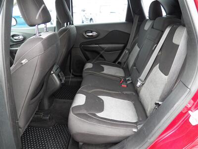 2015 Jeep Cherokee Sport  4x4 - Photo 12 - Mishawaka, IN 46545