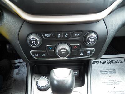 2015 Jeep Cherokee Sport  4x4 - Photo 28 - Mishawaka, IN 46545