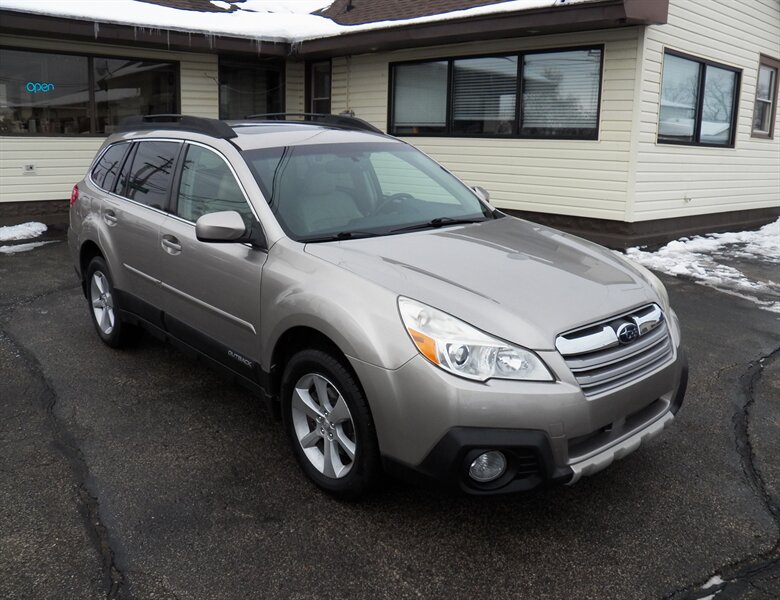 2014 Subaru Outback Limited's photo