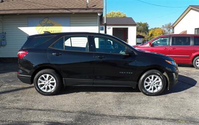 2018 Chevrolet Equinox LS   - Photo 2 - Mishawaka, IN 46545