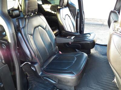 2020 Chrysler Pacifica Limited 35th Anniversary   - Photo 13 - Mishawaka, IN 46545