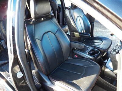 2020 Chrysler Pacifica Limited 35th Anniversary   - Photo 14 - Mishawaka, IN 46545