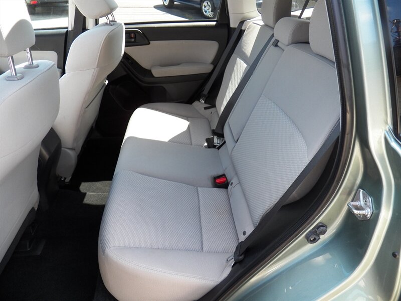 2015 Subaru Forester 2.5i Premium AWD - Photo 9 - Mishawaka, IN 46545