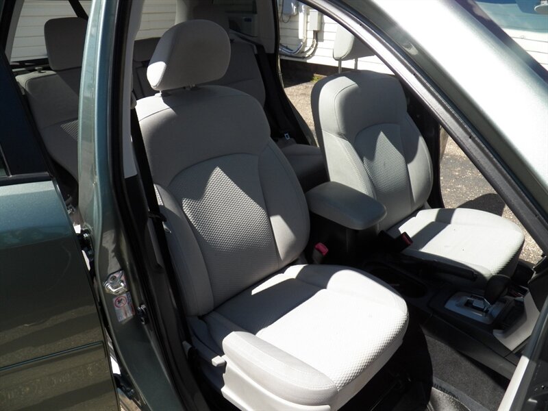 2015 Subaru Forester 2.5i Premium AWD - Photo 12 - Mishawaka, IN 46545