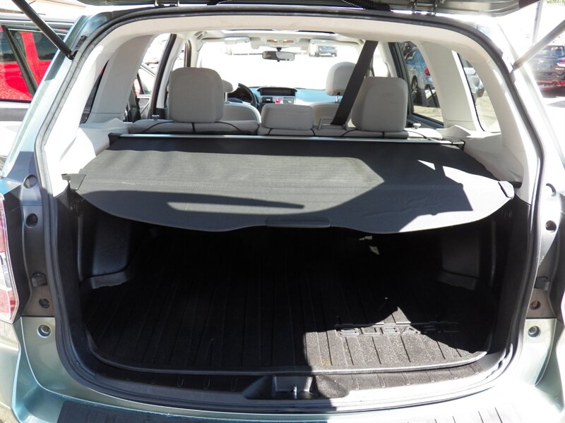 2015 Subaru Forester 2.5i Premium AWD - Photo 10 - Mishawaka, IN 46545