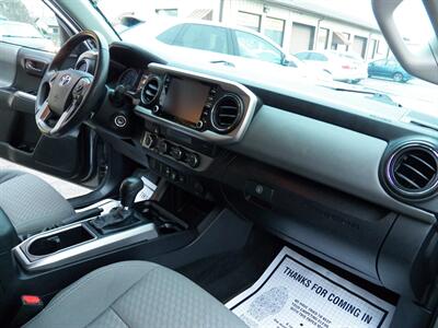2021 Toyota Tacoma SR5 V6  4x4 - Photo 16 - Mishawaka, IN 46545
