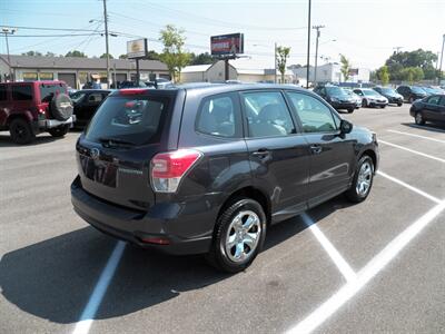 2018 Subaru Forester 2.5i  AWD - Photo 3 - Mishawaka, IN 46545
