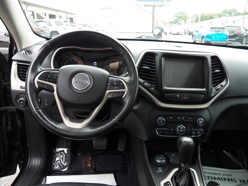 2018 Jeep Cherokee Limited 4X4 - Photo 18 - Mishawaka, IN 46545
