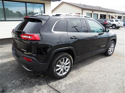 2018 Jeep Cherokee Limited 4X4 - Photo 7 - Mishawaka, IN 46545