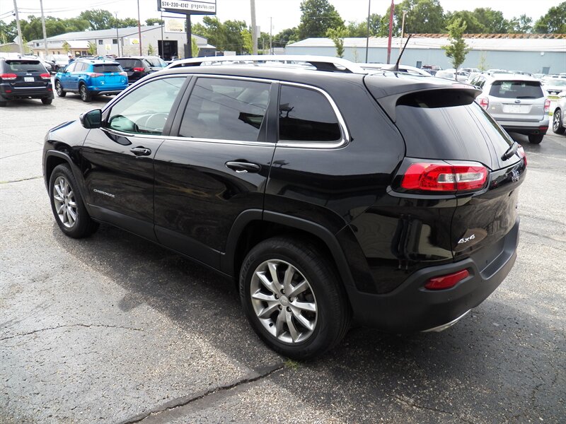 2018 Jeep Cherokee Limited 4X4 - Photo 6 - Mishawaka, IN 46545