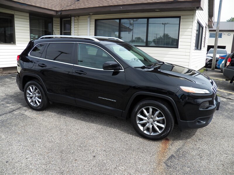 2018 Jeep Cherokee Limited 4X4 - Photo 2 - Mishawaka, IN 46545