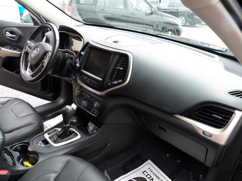 2018 Jeep Cherokee Limited 4X4 - Photo 17 - Mishawaka, IN 46545